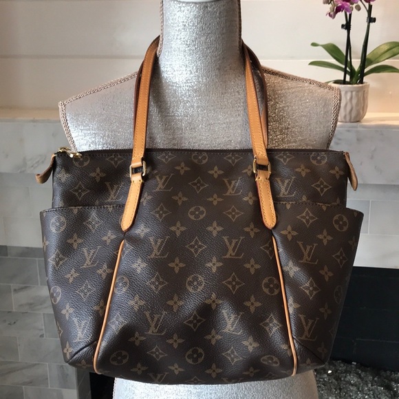 Louis Vuitton Handbags - Louis Vuitton Totally PM Tote Bag Preloved!